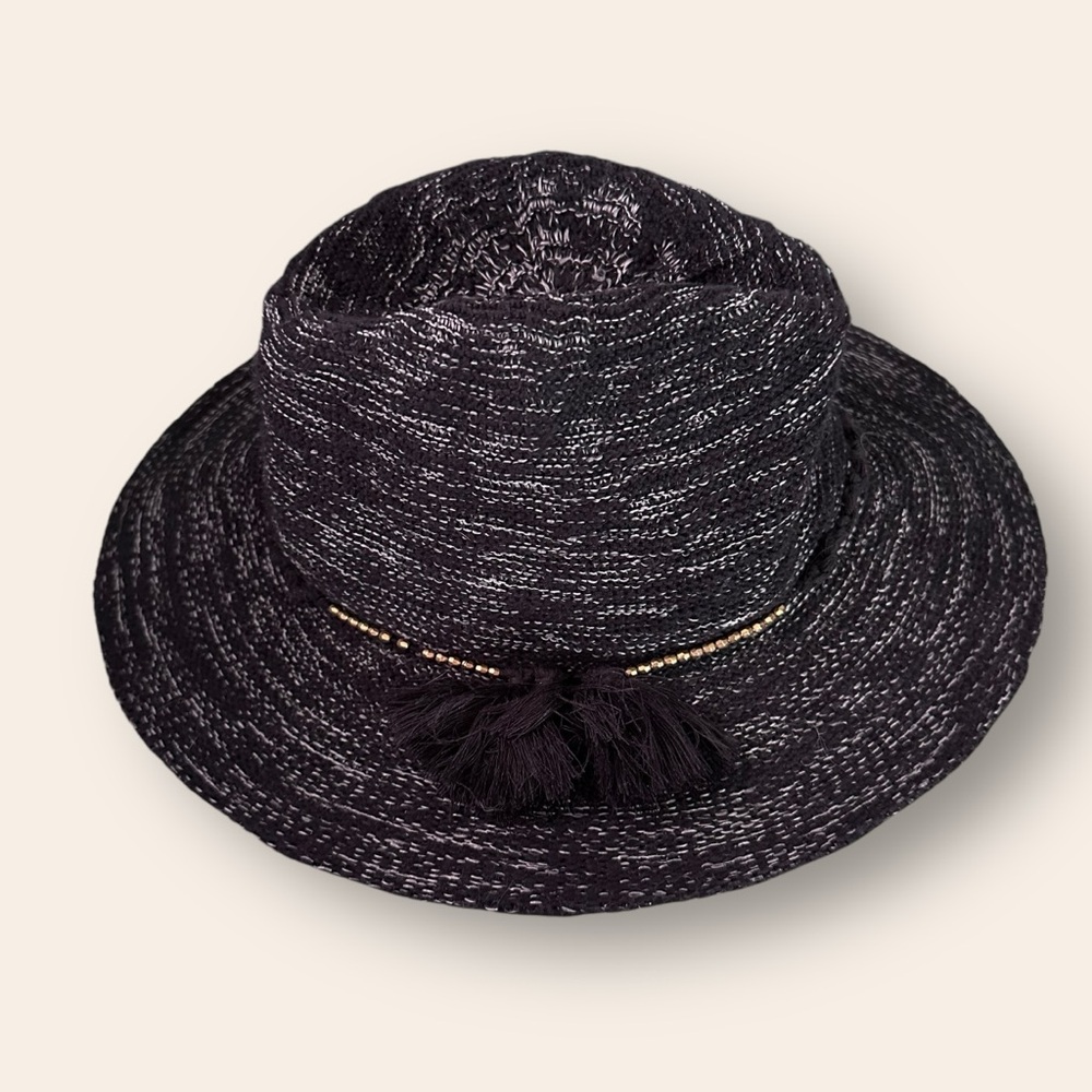 VINCE CAMUTO tweed lightweight fashion hat.